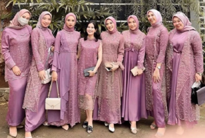 25 Desain Baju Bridesmaid Cantik dan Elegan